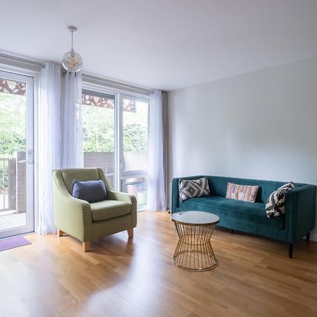 Brand New London Flat With Car Parkアパートメント エクステリア 写真