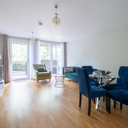Brand New London Flat With Car Parkアパートメント エクステリア 写真